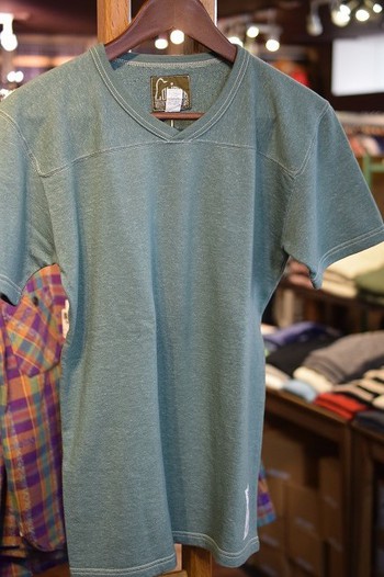 VネックTシャツ　コリンボ編