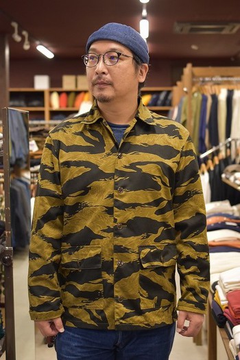 バズリクソンズ　BR14937 GOLD TIGER STRIPE OVER DYE　