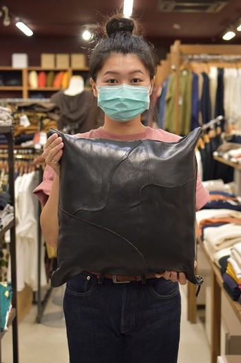 リアルマッコイズ　HORSEHIDE CUSHION　入荷です