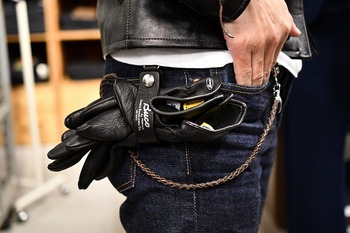 REAL McCOYS BUCO GLOVE STRAP の正しい使い方