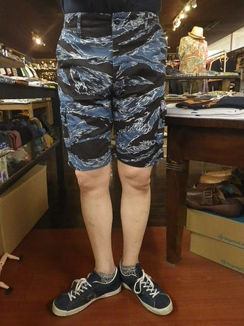 バズリクソンズ　ブルータイガーカモ　シリーズ