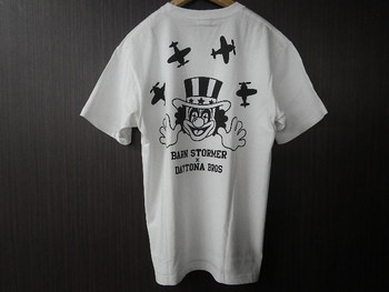 そして白いTシャツ　ぺかっと