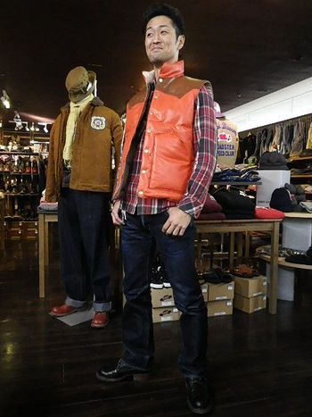 レインボーカントリー　ダウンベスト　オレンジ