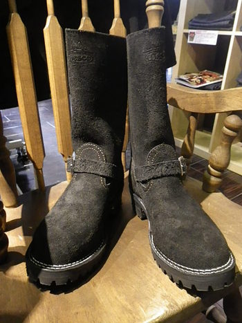 ウエスコ　BOSS　ブラックラフアウト入荷