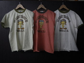 トイズマッコイ　ミリタリーTシャツ　WARNER BROS “5TH FLIGHT TRAINING SQ”　入荷