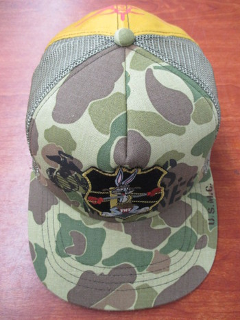 トイズマッコイ　メッシュキャップ　BUGGS BUNNY “U.S.MARINES VMF-217”