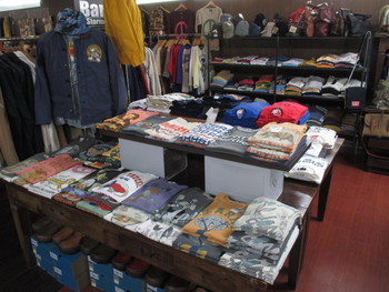 Tシャツ売り場拡大中