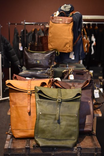 レザーBAGコーナー　充実しています
